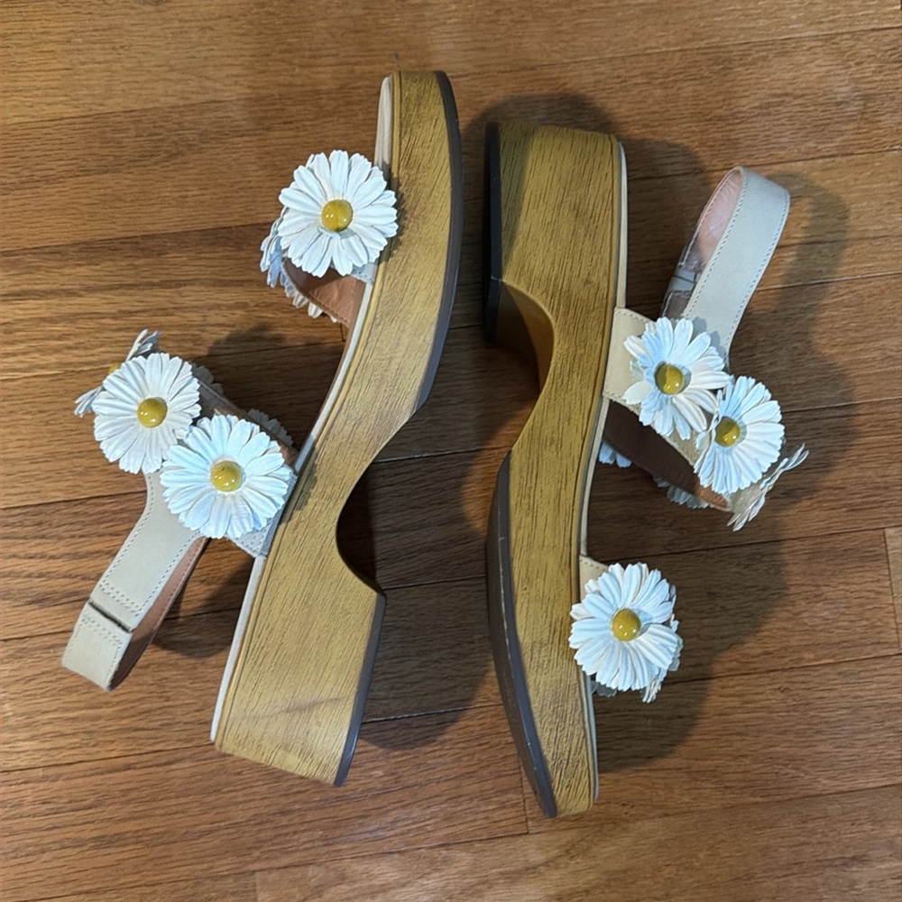Lucky Brand Daisy Shoes - Picture 4 of 4